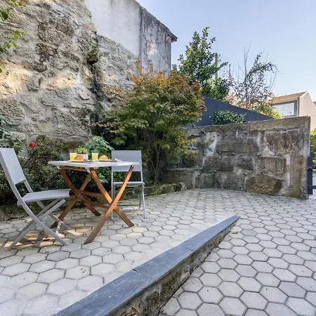 아파트 Host Wise - Homely Noble Flats - Garden & Jacuzzi 포르투