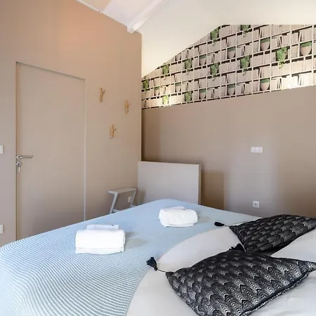 Host Wise - Homely Noble Flats - Garden & Jacuzzi 아파트 *