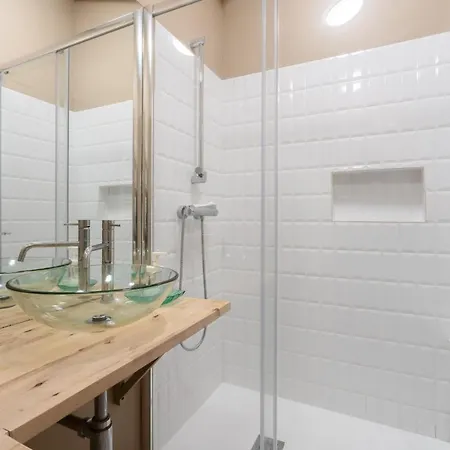 아파트 Host Wise - Homely Noble Flats - Garden & Jacuzzi 포르투