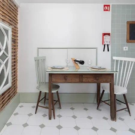 Host Wise - Homely Noble Flats - Garden & Jacuzzi * 포르투