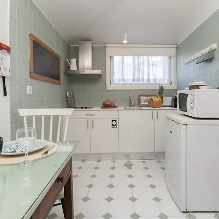 아파트 Host Wise - Homely Noble Flats - Garden & Jacuzzi *