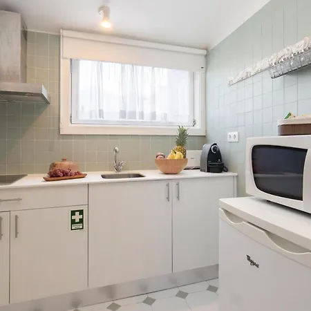 Host Wise - Homely Noble Flats - Garden & Jacuzzi 아파트 *