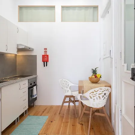 아파트 Host Wise - Homely Noble Flats - Garden & Jacuzzi 포르투
