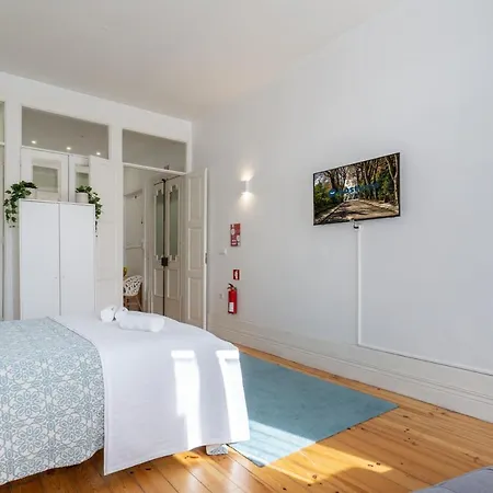 아파트 Host Wise - Homely Noble Flats - Garden & Jacuzzi 포르투