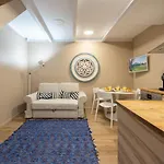 Appartement Host Wise - Homely Noble Flats - Garden & Jacuzzi *