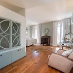 Host Wise - Homely Noble Flats - Garden & Jacuzzi