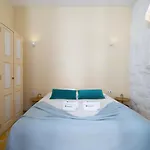 Host Wise - Homely Noble Flats - Garden & Jacuzzi Appartement