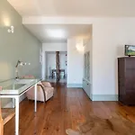 Host Wise - Homely Noble Flats - Garden & Jacuzzi * Oporto