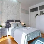 Appartement Host Wise - Homely Noble Flats - Garden & Jacuzzi *