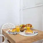 Host Wise - Homely Noble Flats - Garden & Jacuzzi Oporto