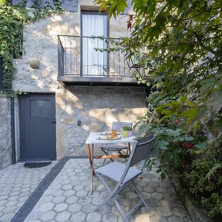 Host Wise - Homely Noble Flats - Garden & Jacuzzi * Porto