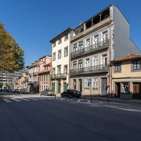 Host Wise - Homely Noble Flats - Garden & Jacuzzi Apartmán