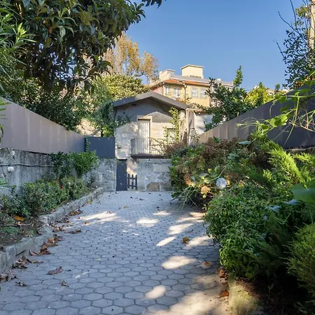 Host Wise - Homely Noble Flats - Garden & Jacuzzi Appartement