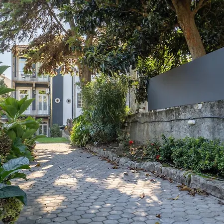 Appartamento Host Wise - Homely Noble Flats - Garden & Jacuzzi Oporto