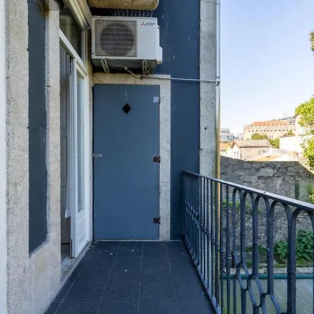 Host Wise - Homely Noble Flats - Garden & Jacuzzi * Porto