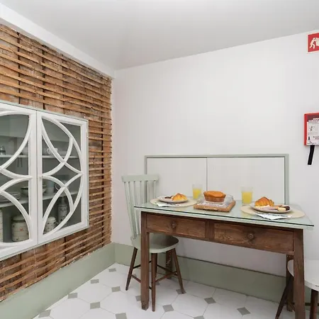 Host Wise - Homely Noble Flats - Garden & Jacuzzi * Porto