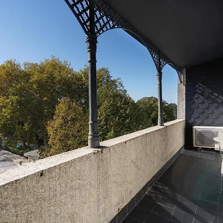 Host Wise - Homely Noble Flats - Garden & Jacuzzi