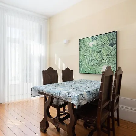 Host Wise - Homely Noble Flats - Garden & Jacuzzi Apartment