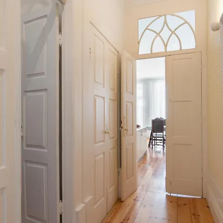 Host Wise - Homely Noble Flats - Garden & Jacuzzi *