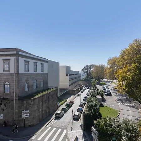 Host Wise - Homely Noble Flats - Garden & Jacuzzi Apartment Porto
