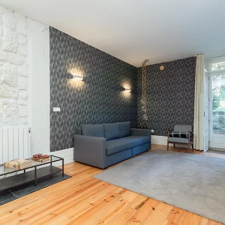 Host Wise - Homely Noble Flats - Garden & Jacuzzi * Porto