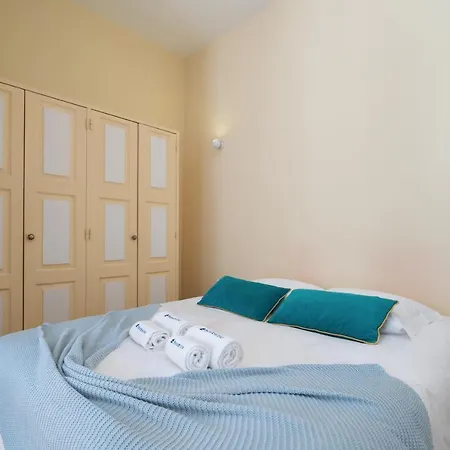 Host Wise - Homely Noble Flats - Garden & Jacuzzi Porto