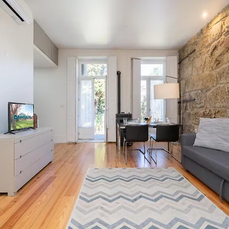 Host Wise - Homely Noble Flats - Garden & Jacuzzi Porto