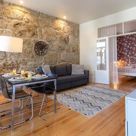 Host Wise - Homely Noble Flats - Garden & Jacuzzi Apartment