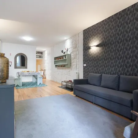 Host Wise - Homely Noble Flats - Garden & Jacuzzi Apartment Porto