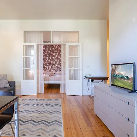 Host Wise - Homely Noble Flats - Garden & Jacuzzi *