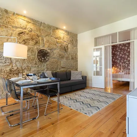 Host Wise - Homely Noble Flats - Garden & Jacuzzi *