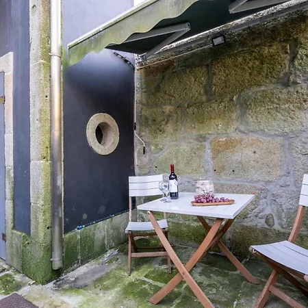 Host Wise - Homely Noble Flats - Garden & Jacuzzi * Porto
