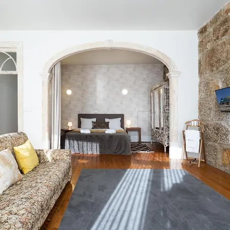 Host Wise - Homely Noble Flats - Garden & Jacuzzi