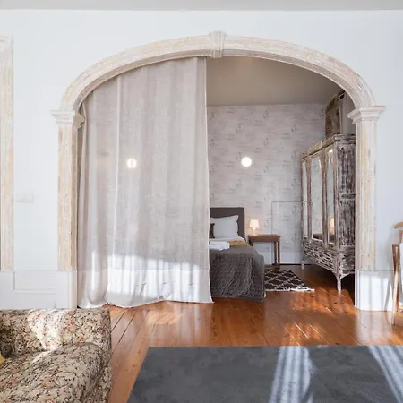 Host Wise - Homely Noble Flats - Garden & Jacuzzi Apartment *