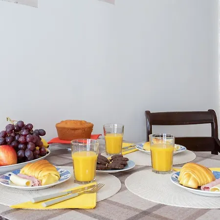 Host Wise - Homely Noble Flats - Garden & Jacuzzi Apartment