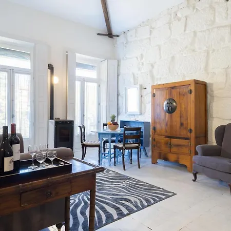 Host Wise - Homely Noble Flats - Garden & Jacuzzi * Porto