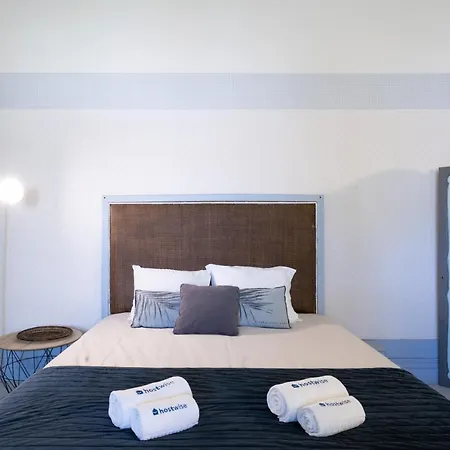 Host Wise - Homely Noble Flats - Garden & Jacuzzi Apartment