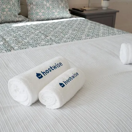 Host Wise - Homely Noble Flats - Garden & Jacuzzi * Porto