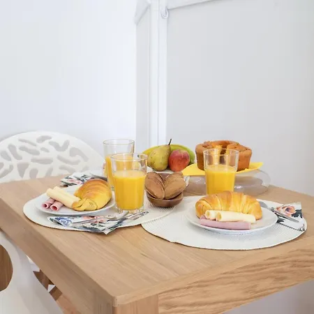 Host Wise - Homely Noble Flats - Garden & Jacuzzi