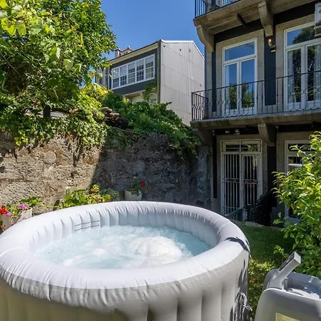 Host Wise - Homely Noble Flats - Garden & Jacuzzi * Porto