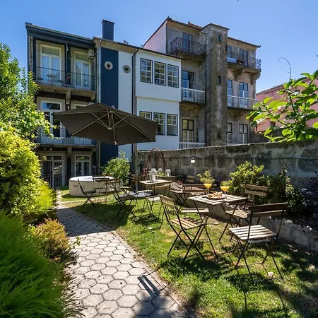 Host Wise - Homely Noble Flats - Garden & Jacuzzi Apartment
