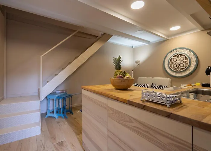 Host Wise - Homely Noble Flats - Garden & Jacuzzi Апартаменты *