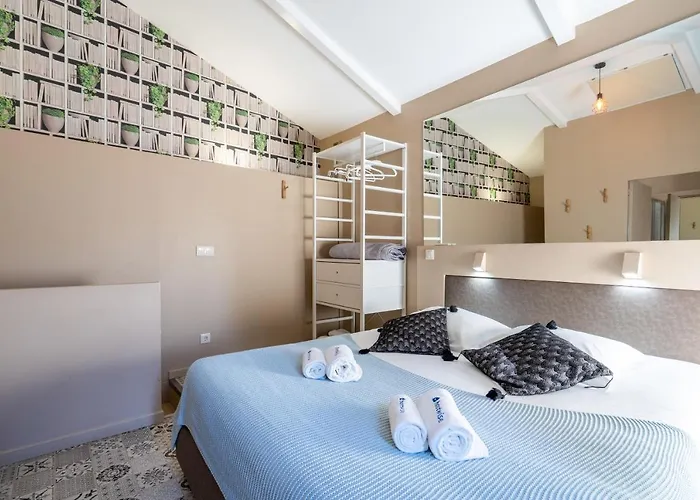 Host Wise - Homely Noble Flats - Garden & Jacuzzi *