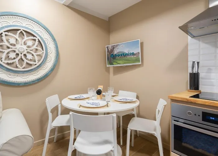 Host Wise - Homely Noble Flats - Garden & Jacuzzi Διαμέρισμα