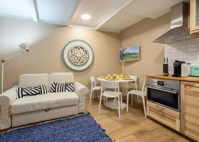 Host Wise - Homely Noble Flats - Garden & Jacuzzi شقة بورتو