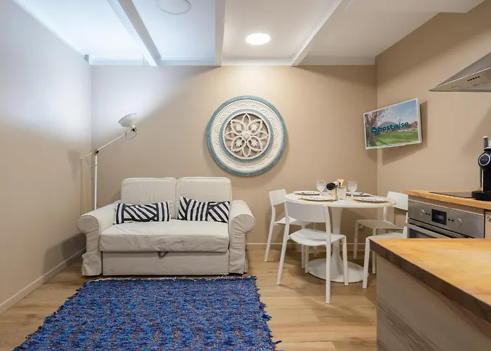 Host Wise - Homely Noble Flats - Garden & Jacuzzi Διαμέρισμα Πόρτο