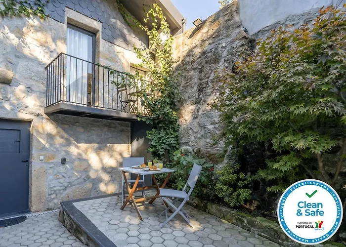 Host Wise - Homely Noble Flats - Garden & Jacuzzi Апартаменты