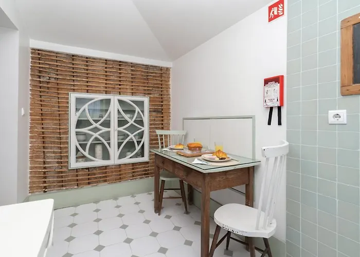 Апартаменты Host Wise - Homely Noble Flats - Garden & Jacuzzi