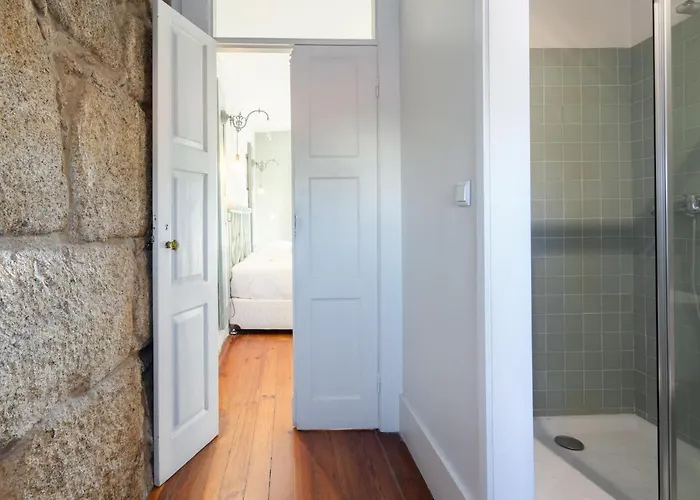 Host Wise - Homely Noble Flats - Garden & Jacuzzi Апартаменты *