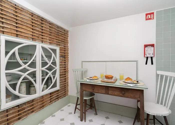 Host Wise - Homely Noble Flats - Garden & Jacuzzi * Πόρτο